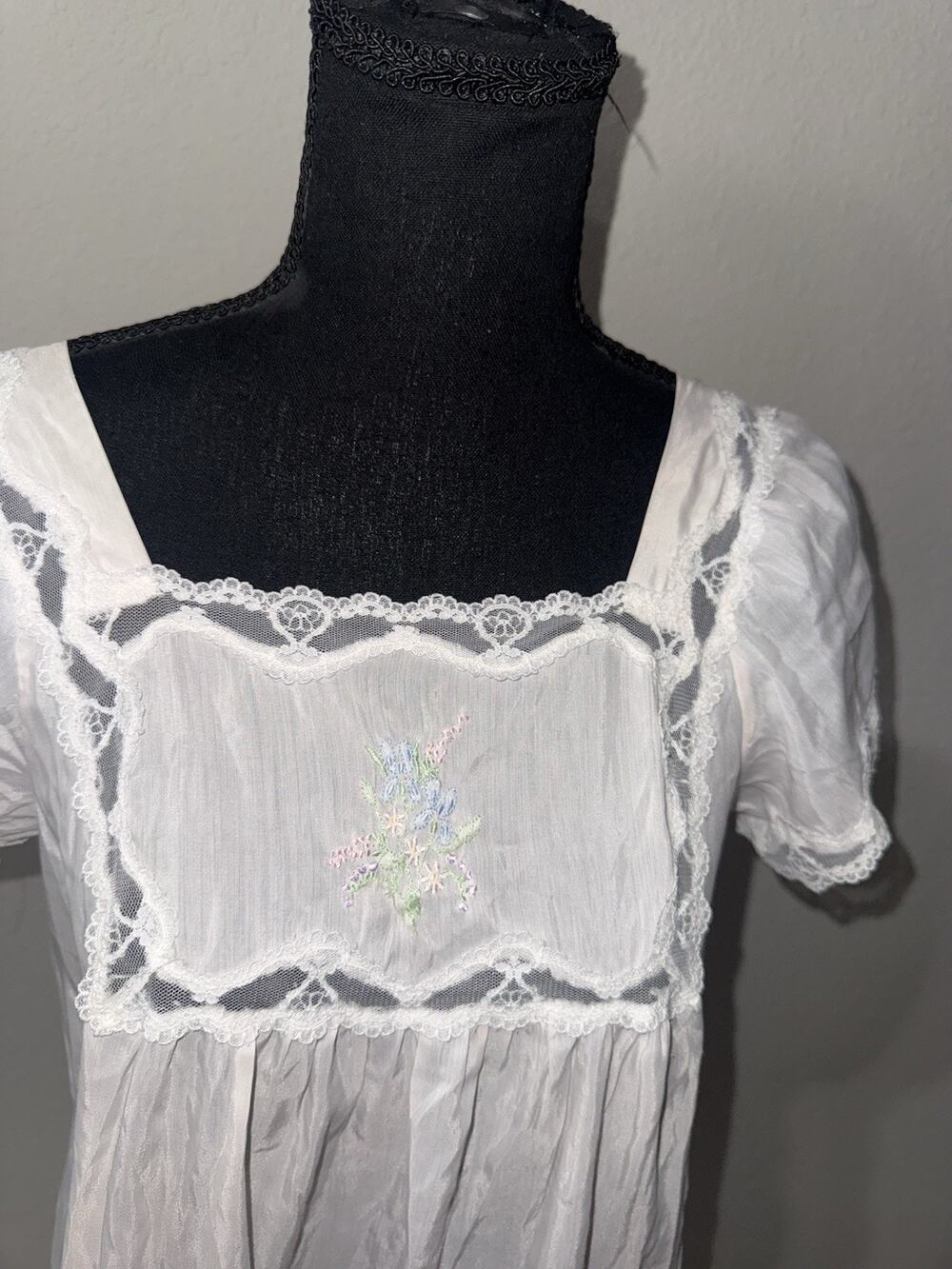 VTG Barbizon Nightgown Small Baby Light Pink Floral Embroidery Lace Square Neck